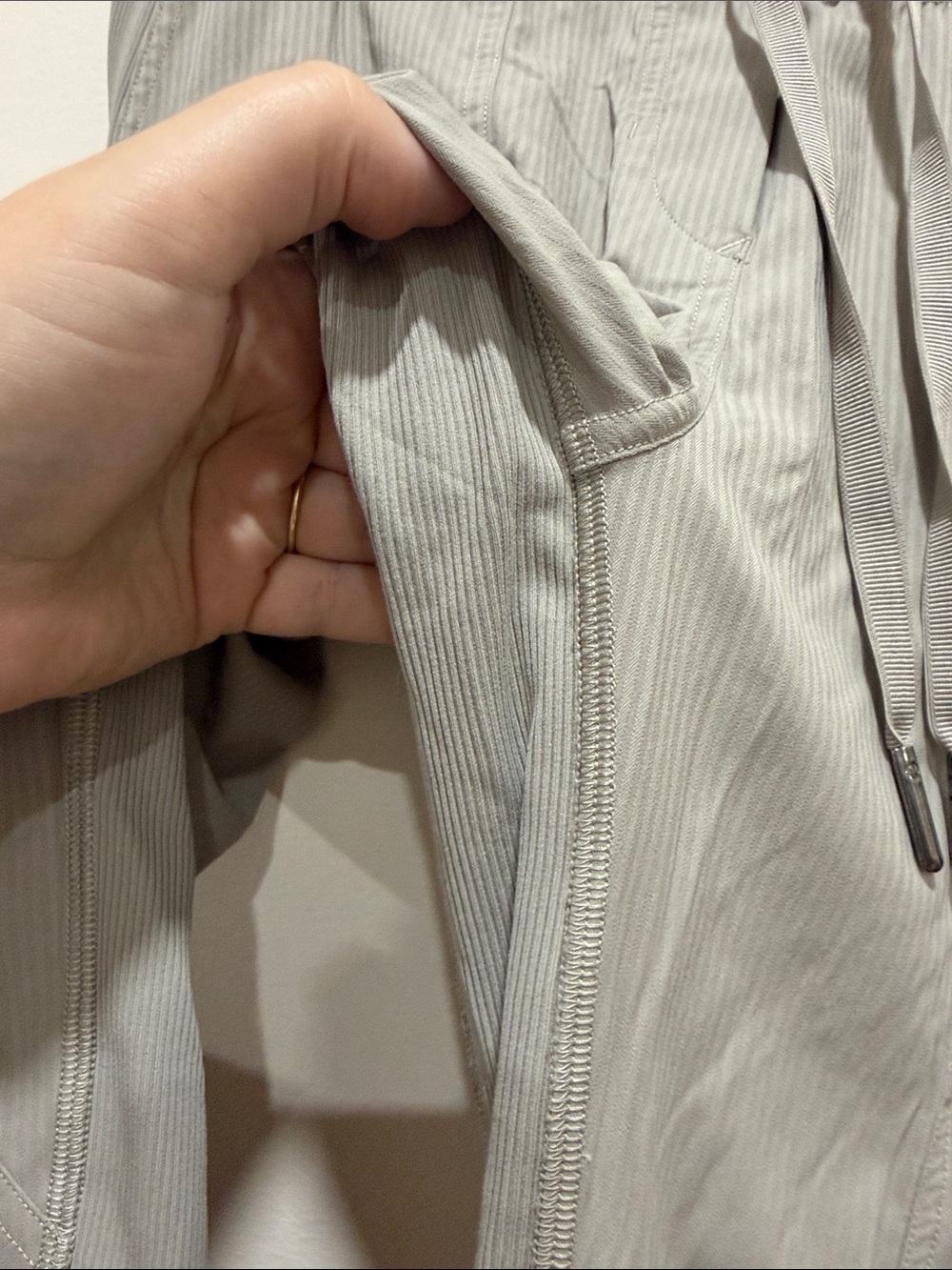 Lululemon Dance Studio Mid-Rise Cropped Pant in Warm Ash Grey size 4 - Picture 5 of 13